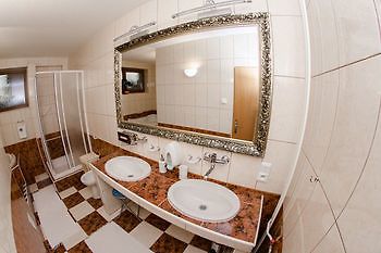 Hotel Sachticka Špania Dolina المظهر الخارجي الصورة